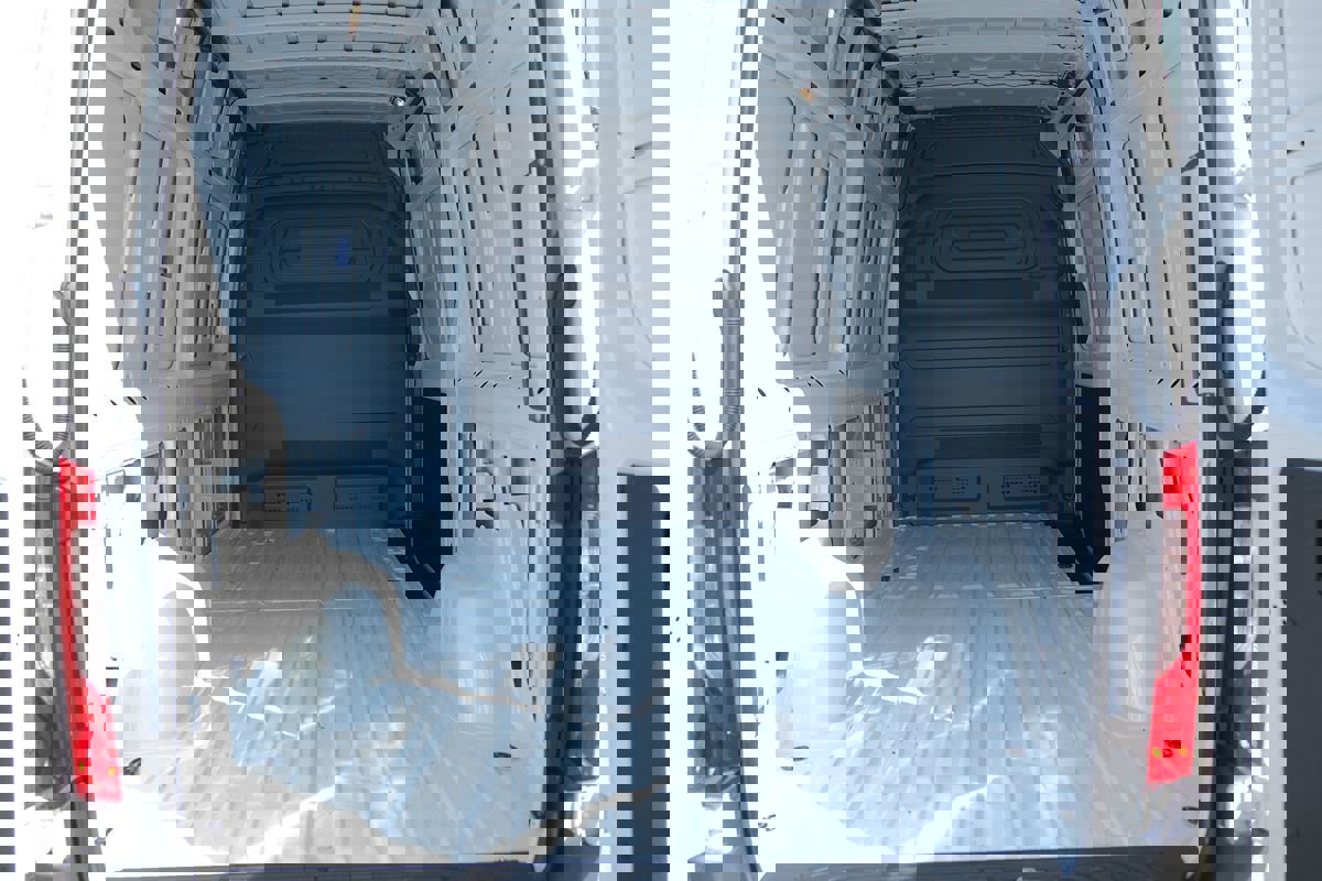 Used 2025 Mercedes-Benz Sprinter 2500 image 4