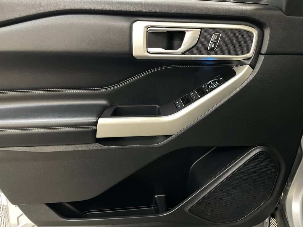 Used 2020 Ford Explorer XLT AWD/4WD image 26
