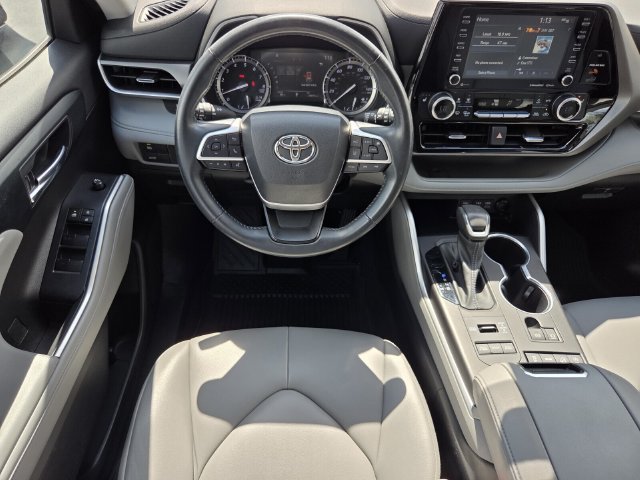 Used 2022 Toyota Highlander XLE AWD/4WD image 14