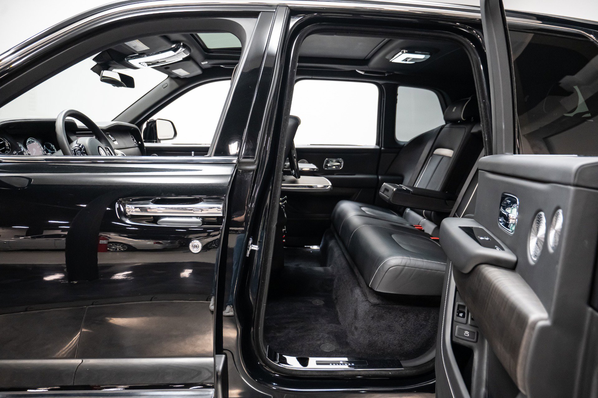 Used 2019 Rolls-Royce Cullinan image 34