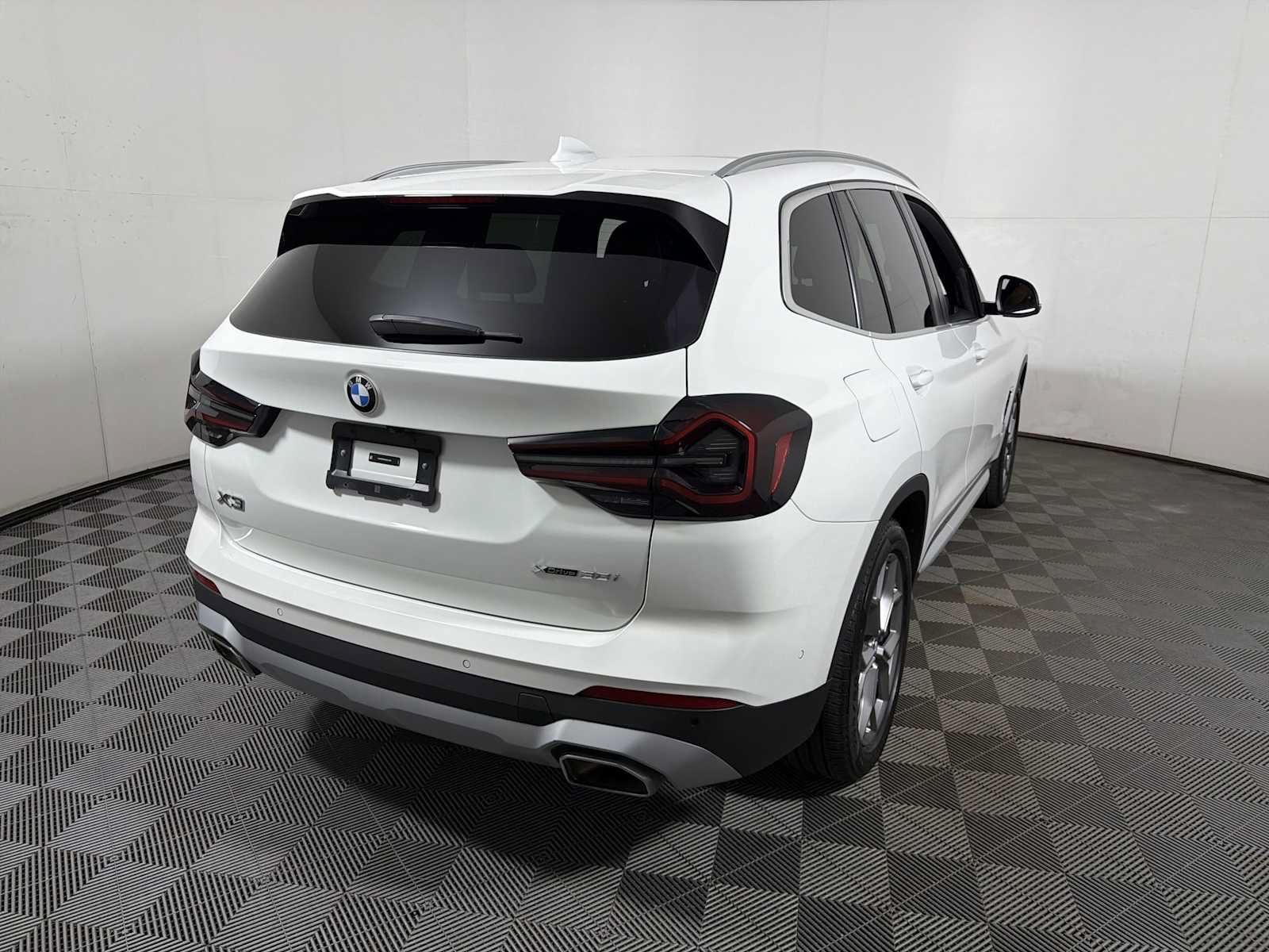 Used 2024 BMW X3 xDrive30i w/ Convenience Package AWD/4WD image 6