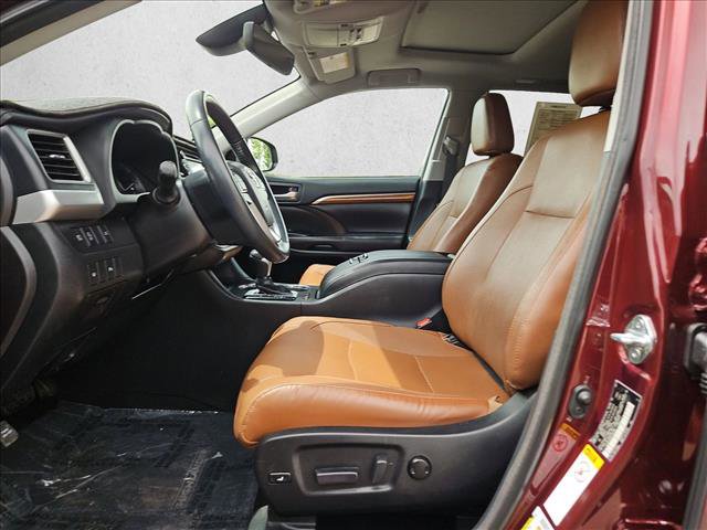 Used 2018 Toyota Highlander Limited AWD/4WD image 17