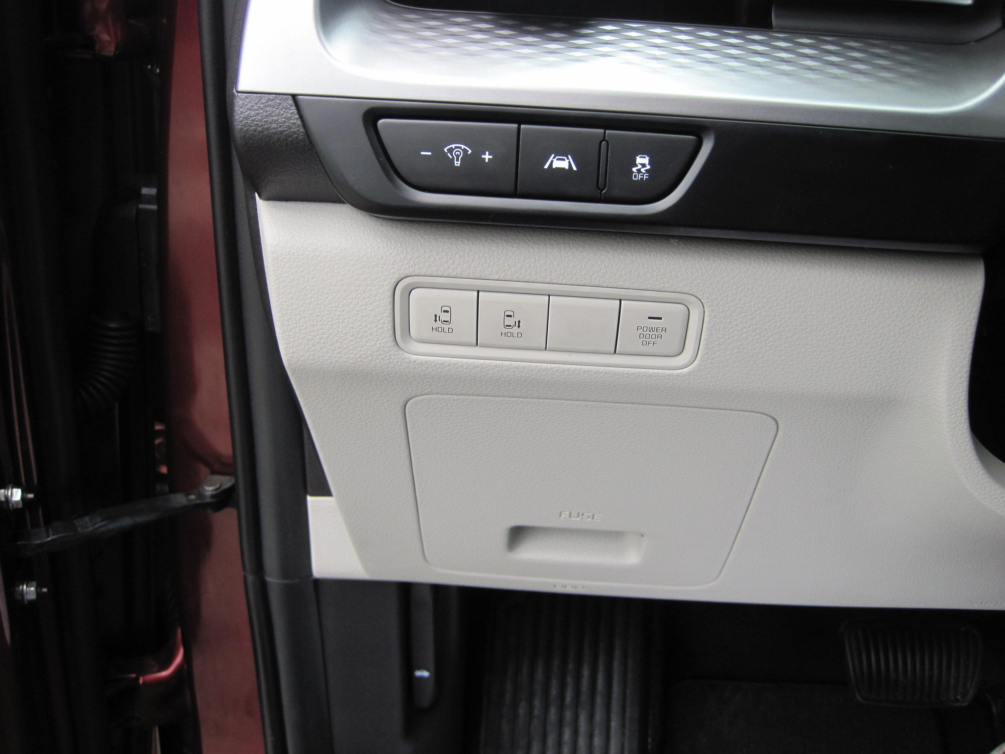 Used 2024 Kia Carnival LX FWD image 11