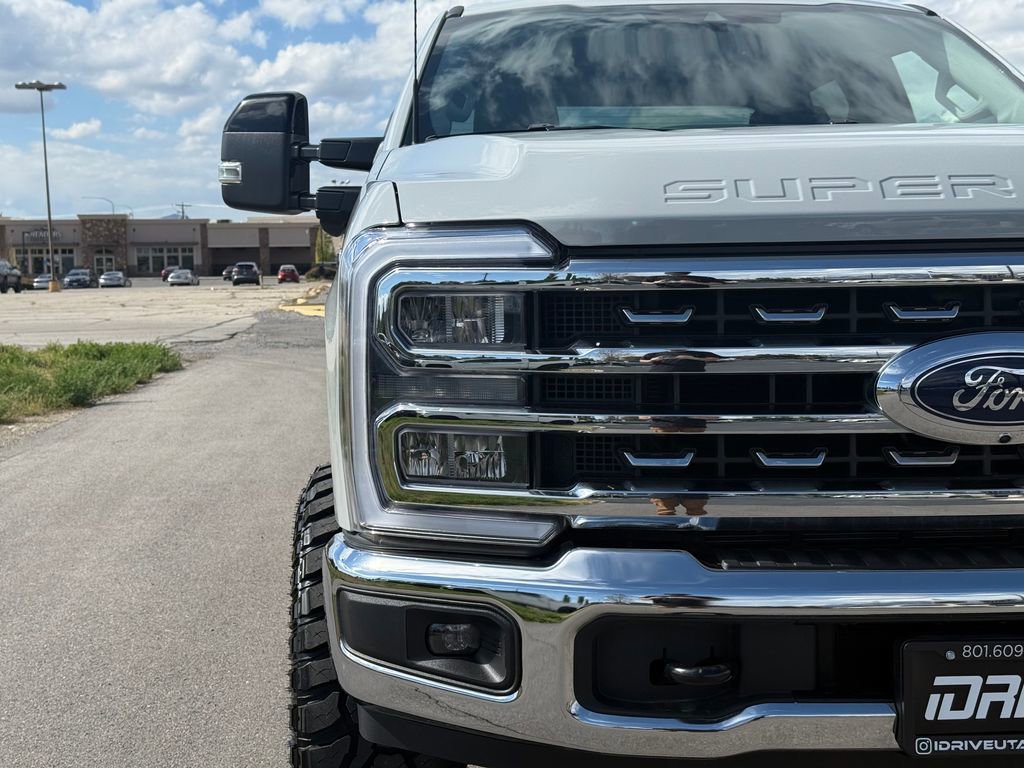 Used 2025 Ford F350 Lariat AWD/4WD image 7