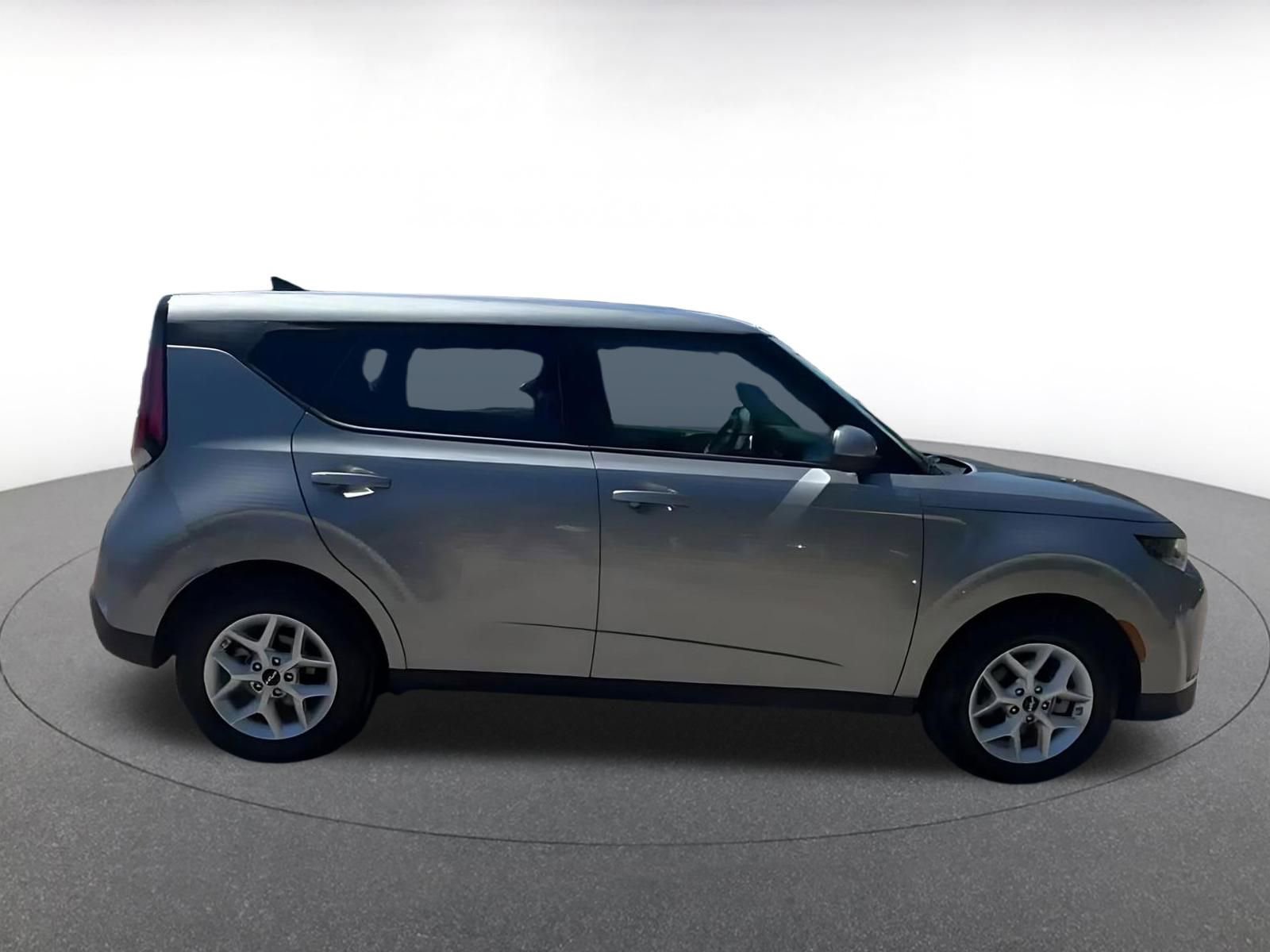 Used 2025 Kia Soul LX w/ LX Technology Package image 16