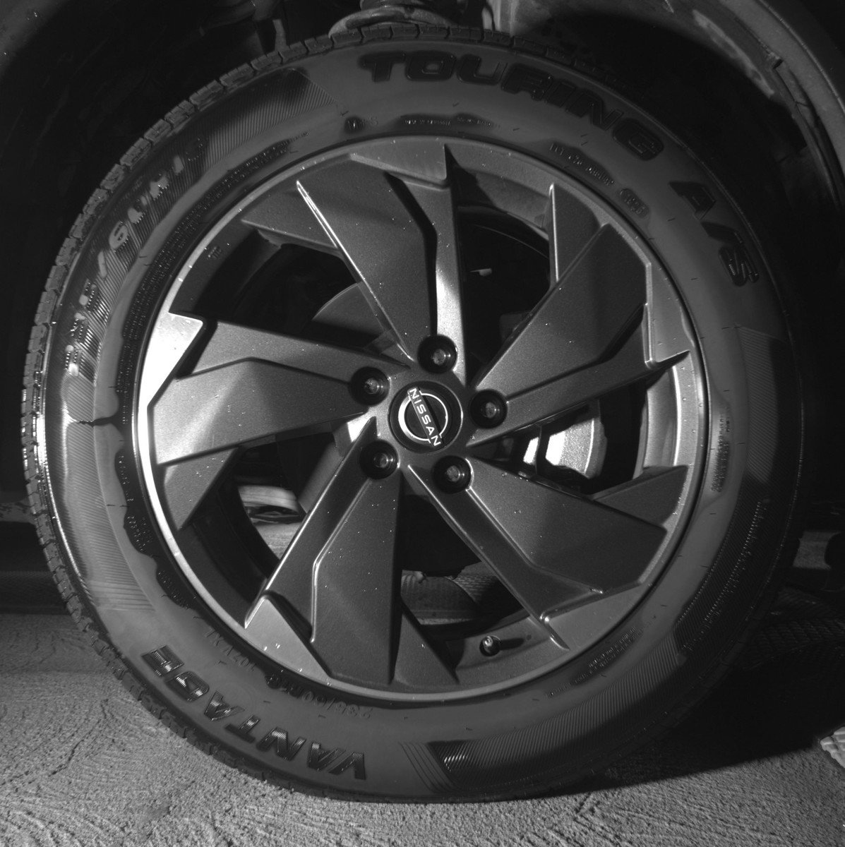 Used 2025 Nissan Rogue SV image 13