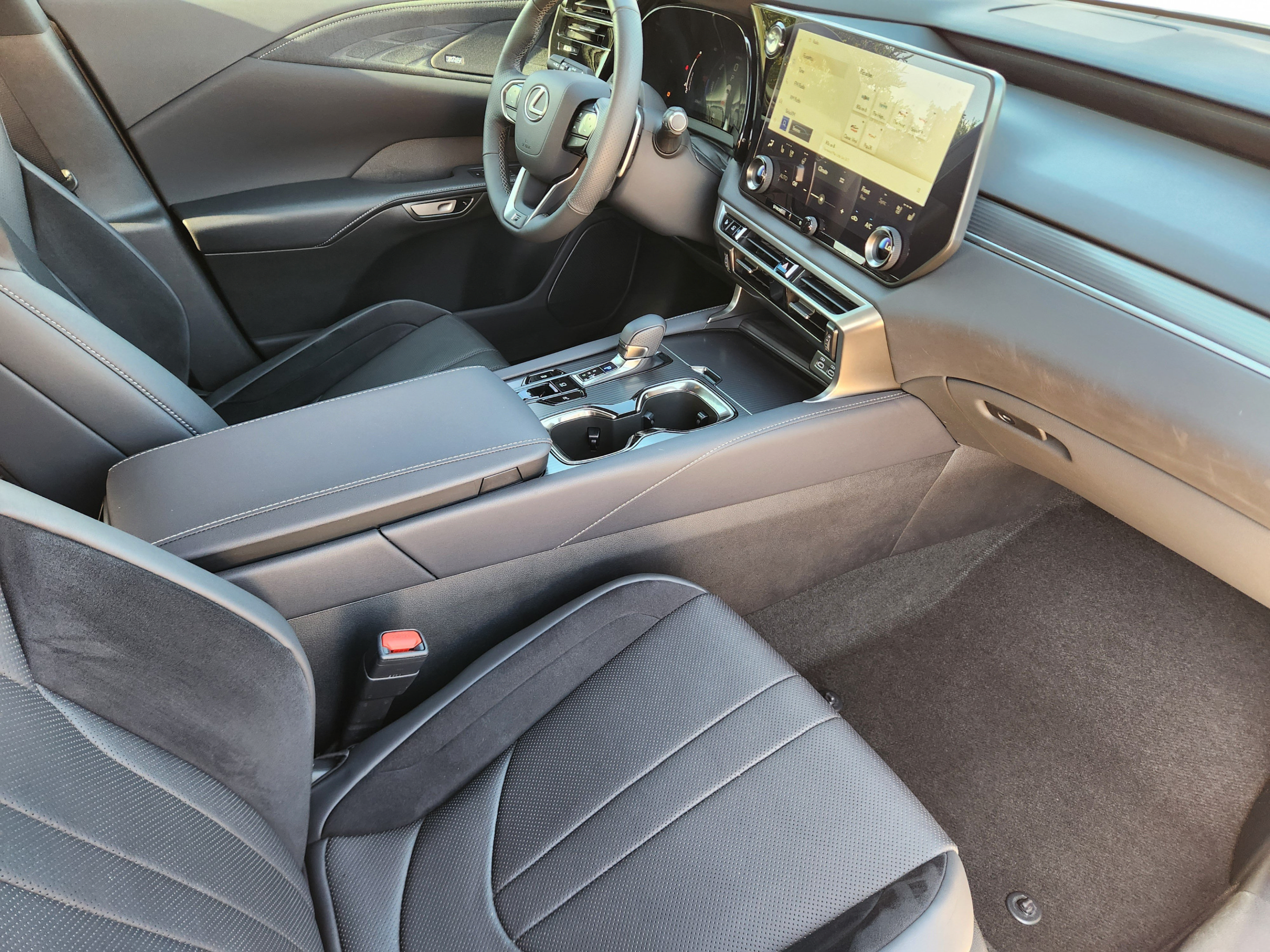 Used 2023 Lexus RX 500h F Sport w/ Cold Area Package AWD/4WD image 32
