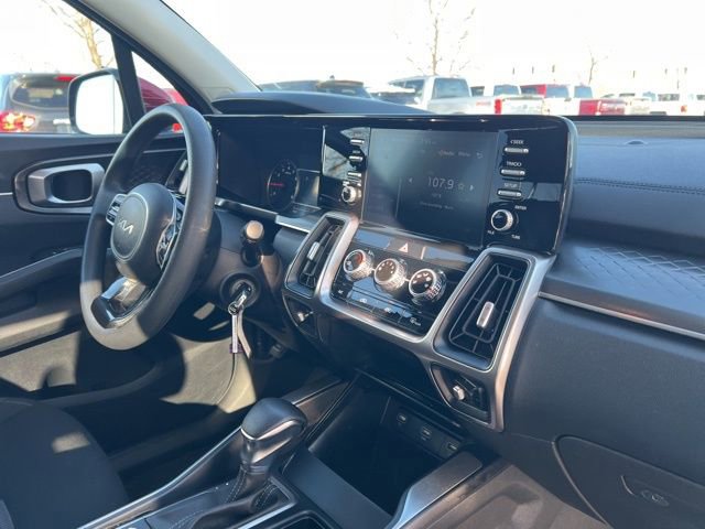 Used 2022 Kia Sorento LX image 30