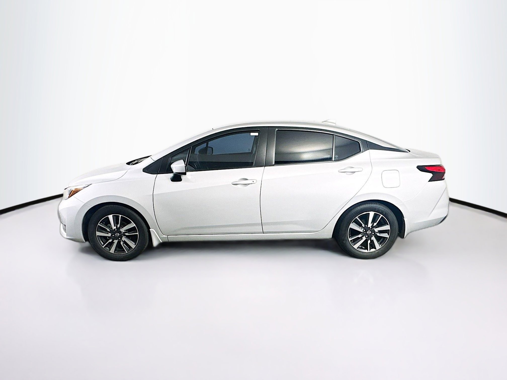 Used 2025 Nissan Versa SV w/ Trunk Package image 4