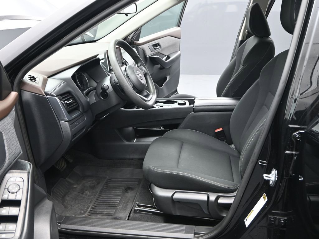 Used 2023 Nissan Rogue S image 15