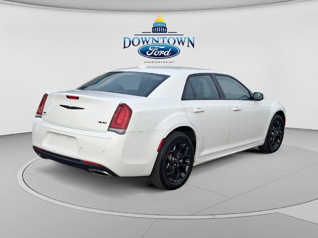 Used 2023 Chrysler 300 Touring L AWD/4WD image 3
