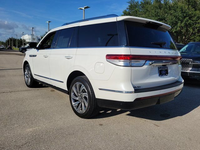 Certified 2023 Lincoln Navigator Reserve AWD/4WD image 4