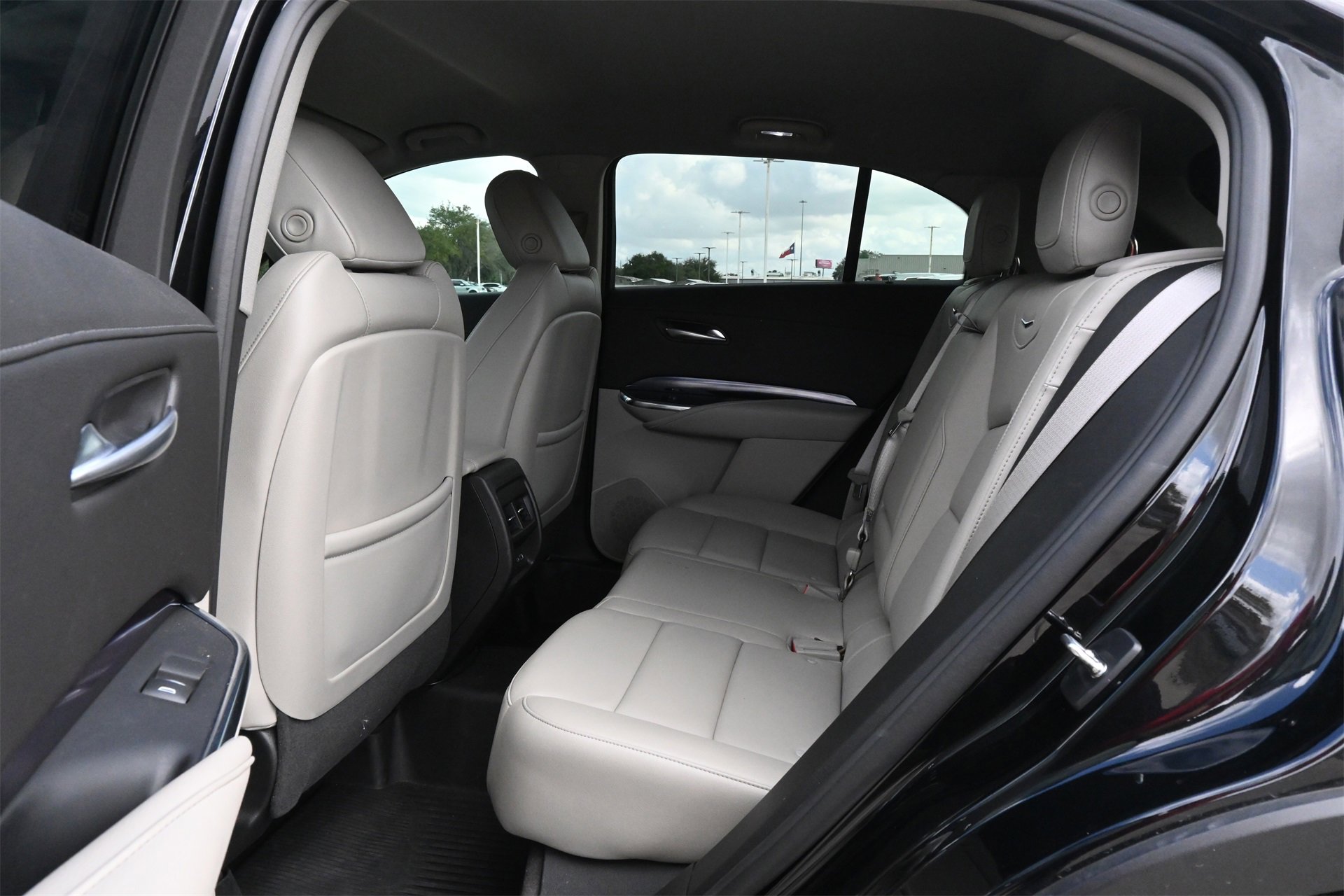 Certified 2023 Cadillac XT4 Luxury w/ Cold Weather Package image 20