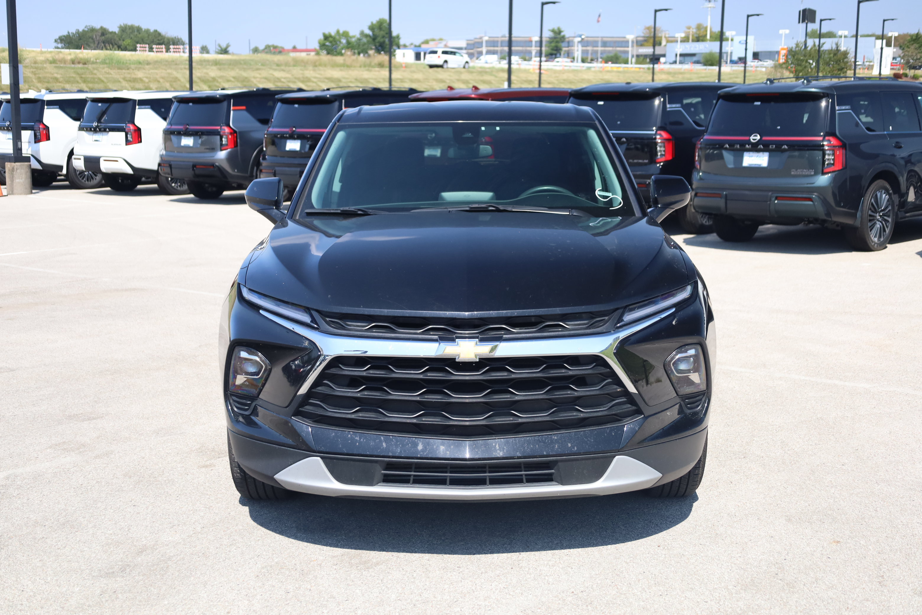 Used 2025 Chevrolet Blazer LT FWD image 3