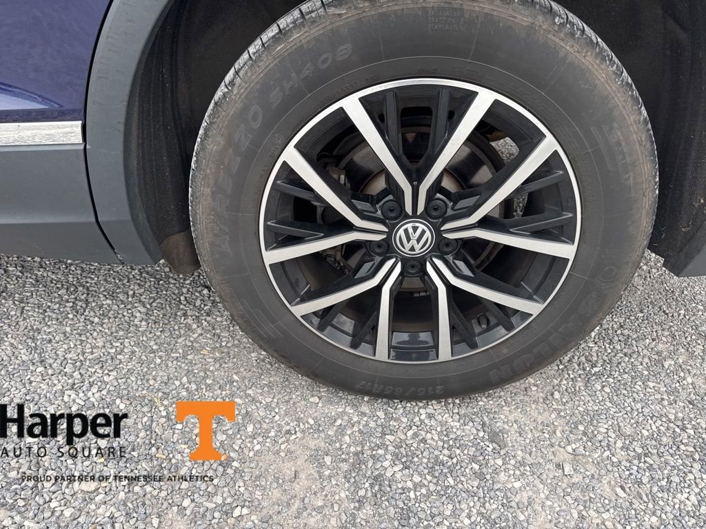 Used 2021 Volkswagen Tiguan SE w/ Panoramic Sunroof Package image 20