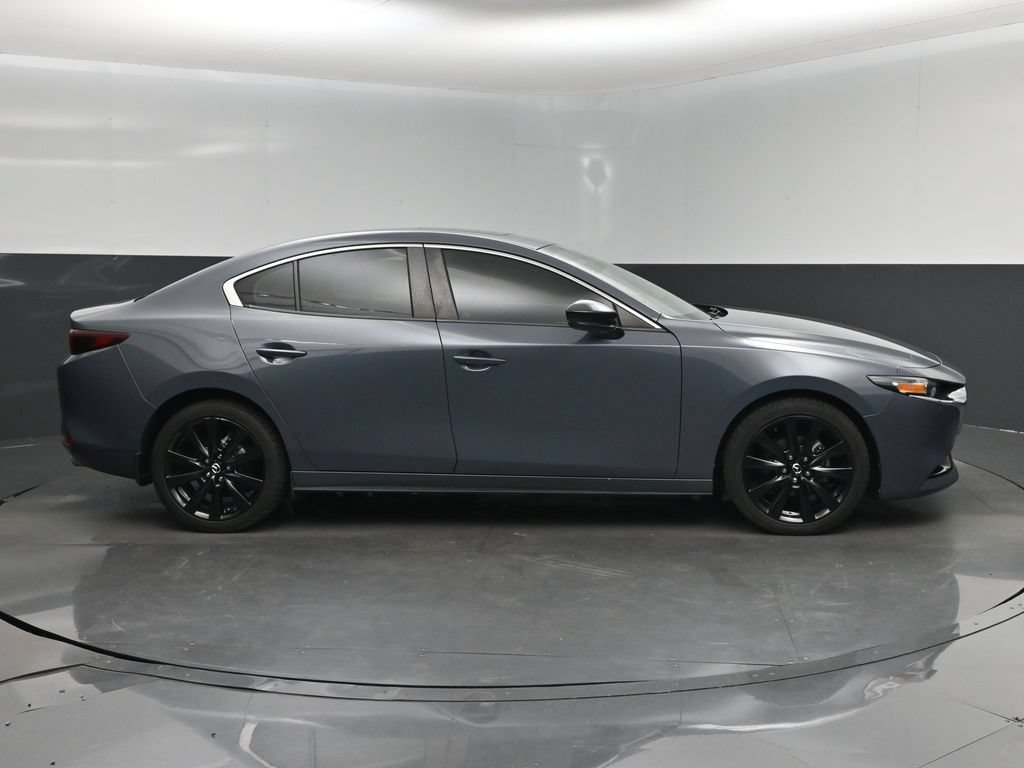 Used 2022 MAZDA MAZDA3 s FWD image 2