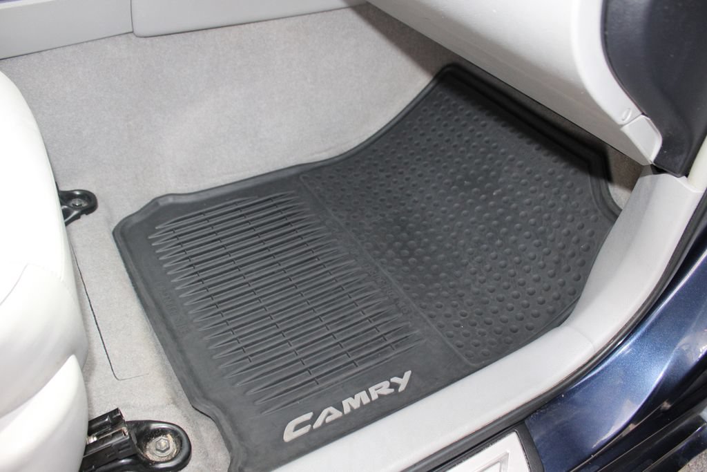 Used 2015 Toyota Camry XLE w/ Moonroof Package FWD image 45
