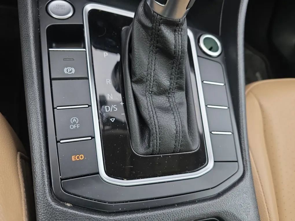 Used 2019 Volkswagen Jetta SE w/ Cold Weather Package image 31