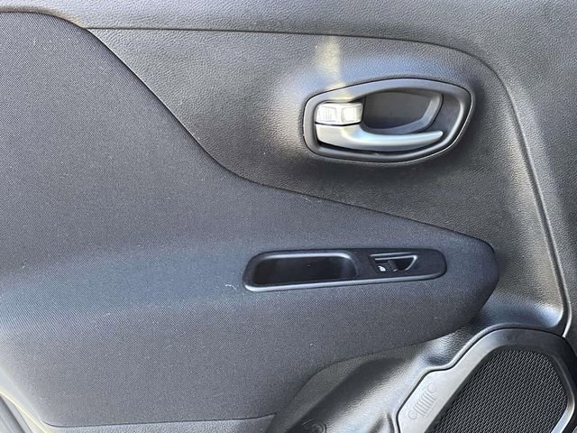 Used 2020 Jeep Renegade Latitude image 10