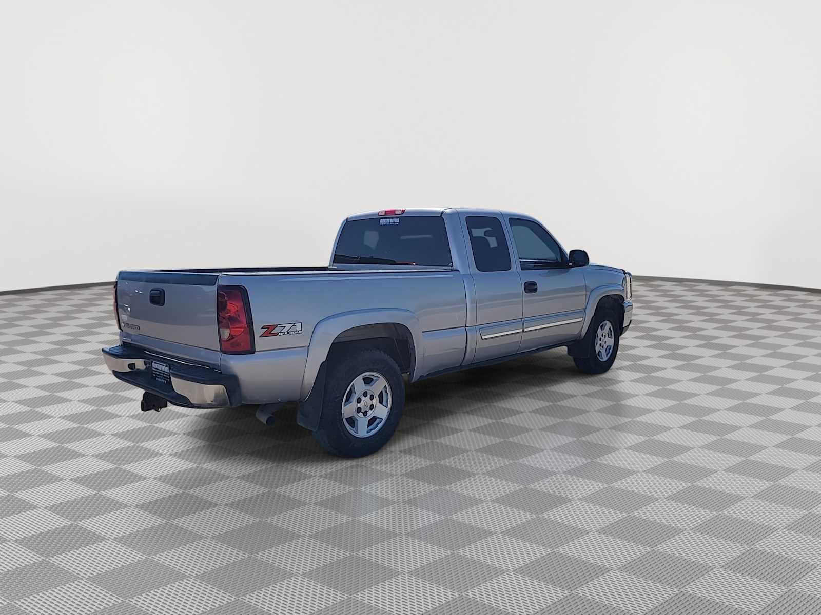 Used 2006 Chevrolet Silverado 1500 LT w/ Onstar Plus Package AWD/4WD image 8