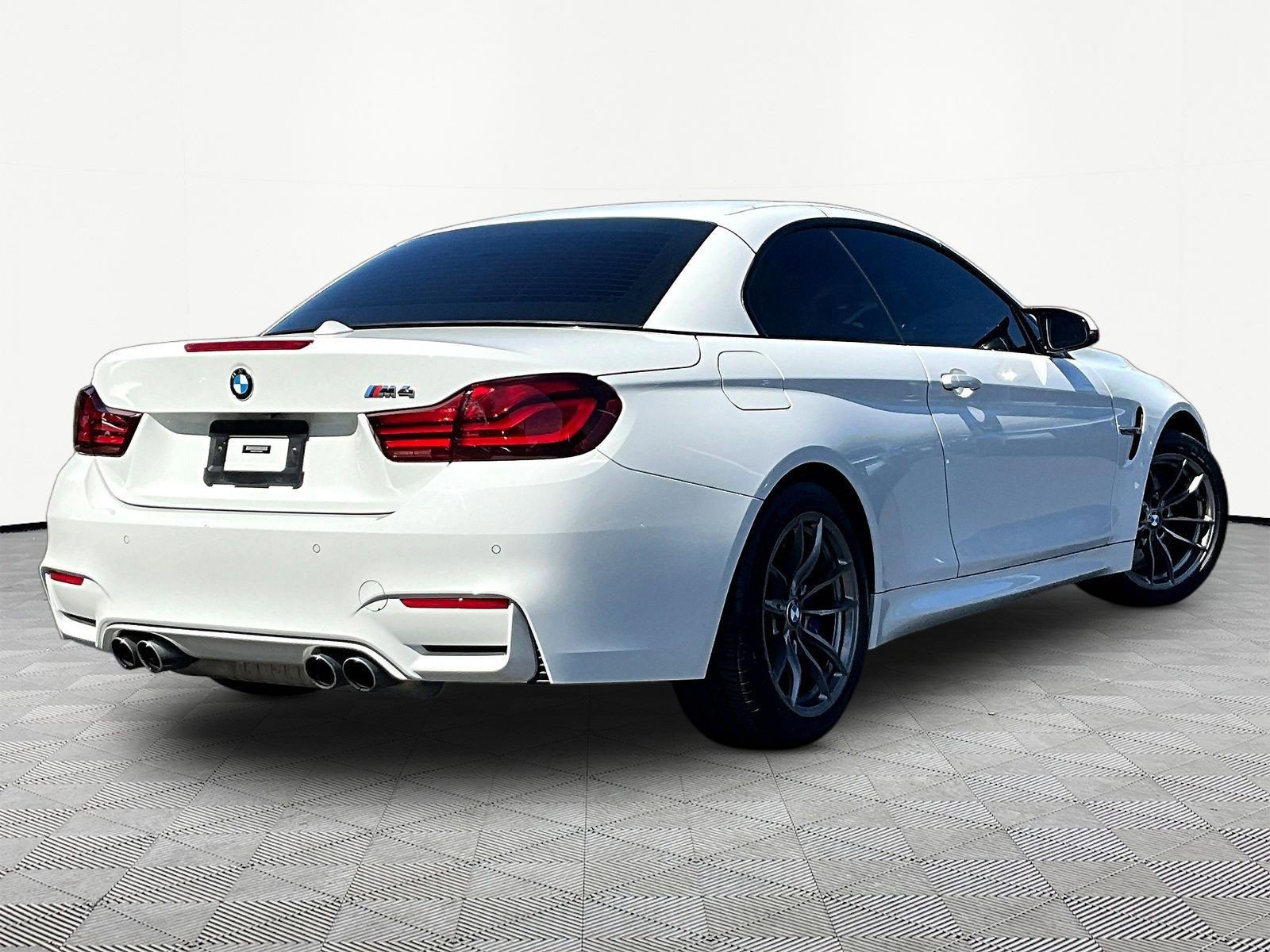 Used 2020 BMW M4 Convertible RWD image 6