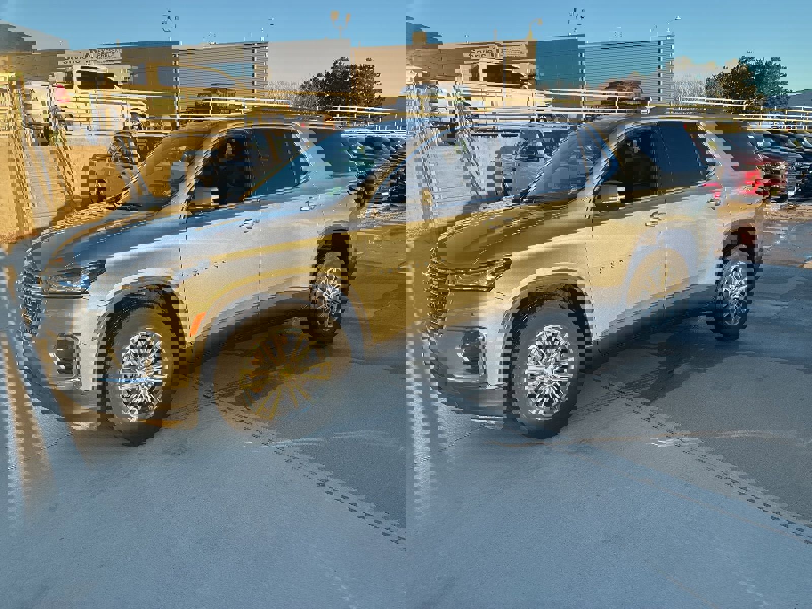 Used 2023 Chevrolet Traverse LT w/ LPO, Floor Liner Package image 1