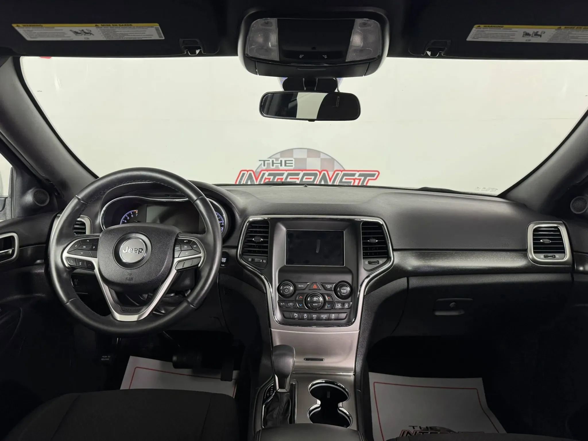 Used 2018 Jeep Grand Cherokee Laredo AWD/4WD image 11