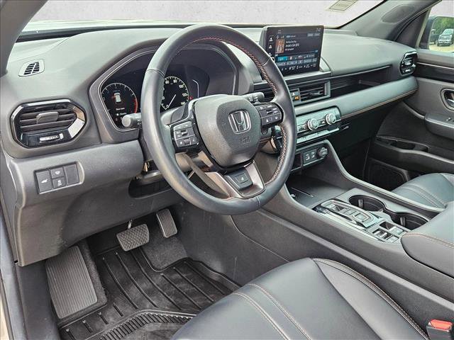 Used 2025 Honda Pilot TrailSport image 10