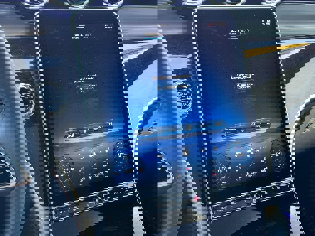 Used 2025 Mercedes-Benz GLC 300 4MATIC image 31