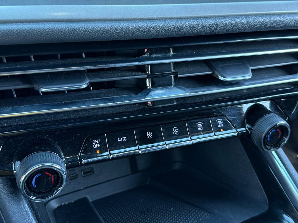 Used 2024 Chevrolet Traverse LT image 29