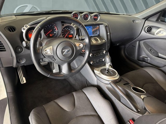 Used 2017 Nissan 370Z Touring RWD image 11