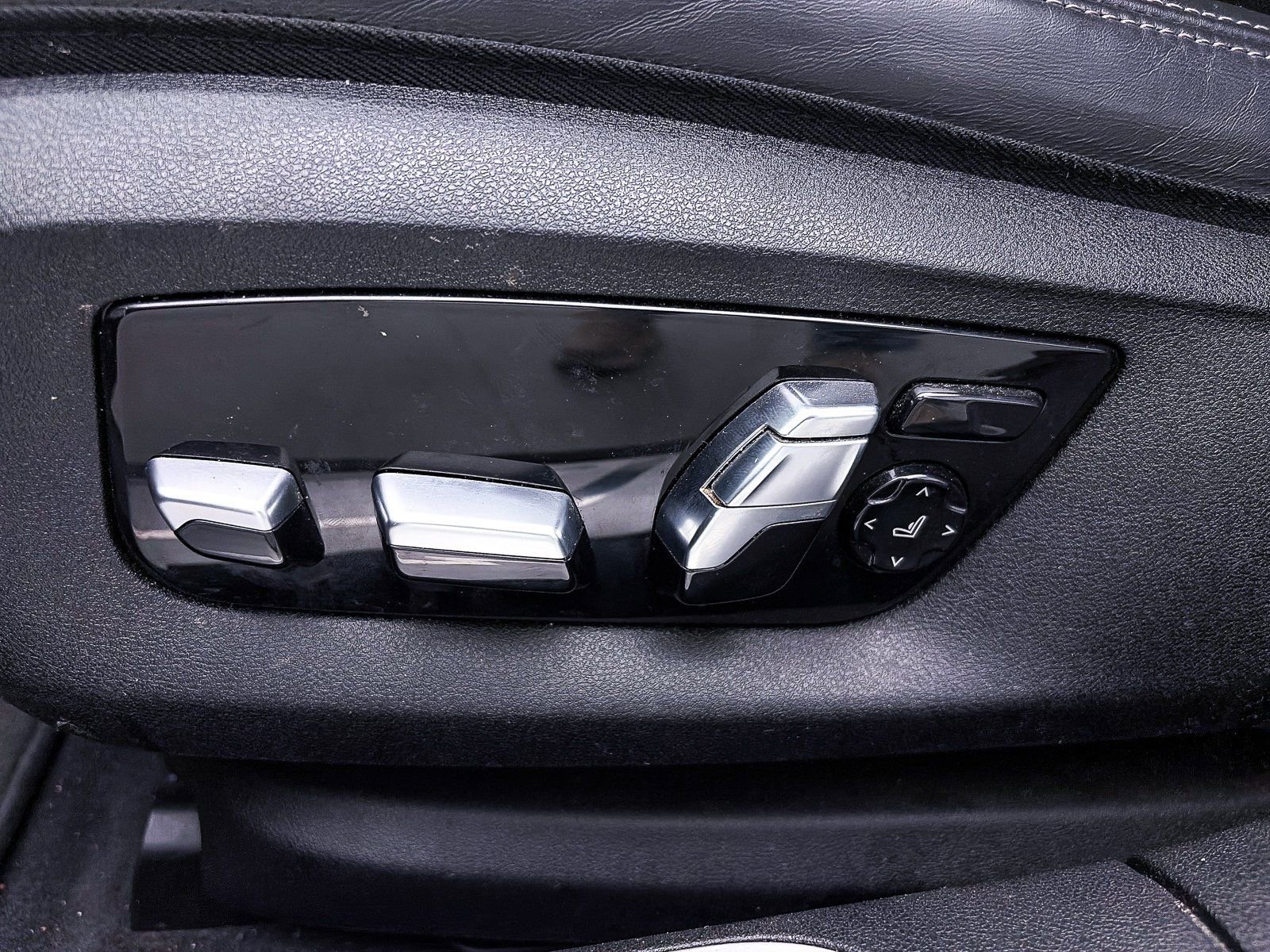 Used 2022 BMW 750i xDrive w/ Luxury Rear Seating Package image 23