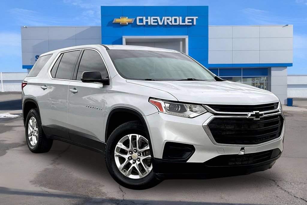 Used 2020 Chevrolet Traverse LS FWD image 2