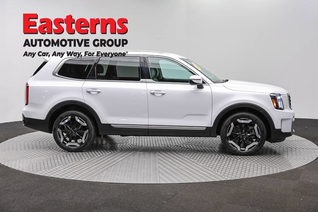 Used 2023 Kia Telluride S FWD image 4