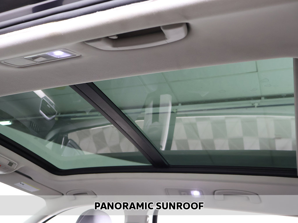 Used 2020 Volkswagen Tiguan SE w/ Panoramic Sunroof Package AWD/4WD image 3