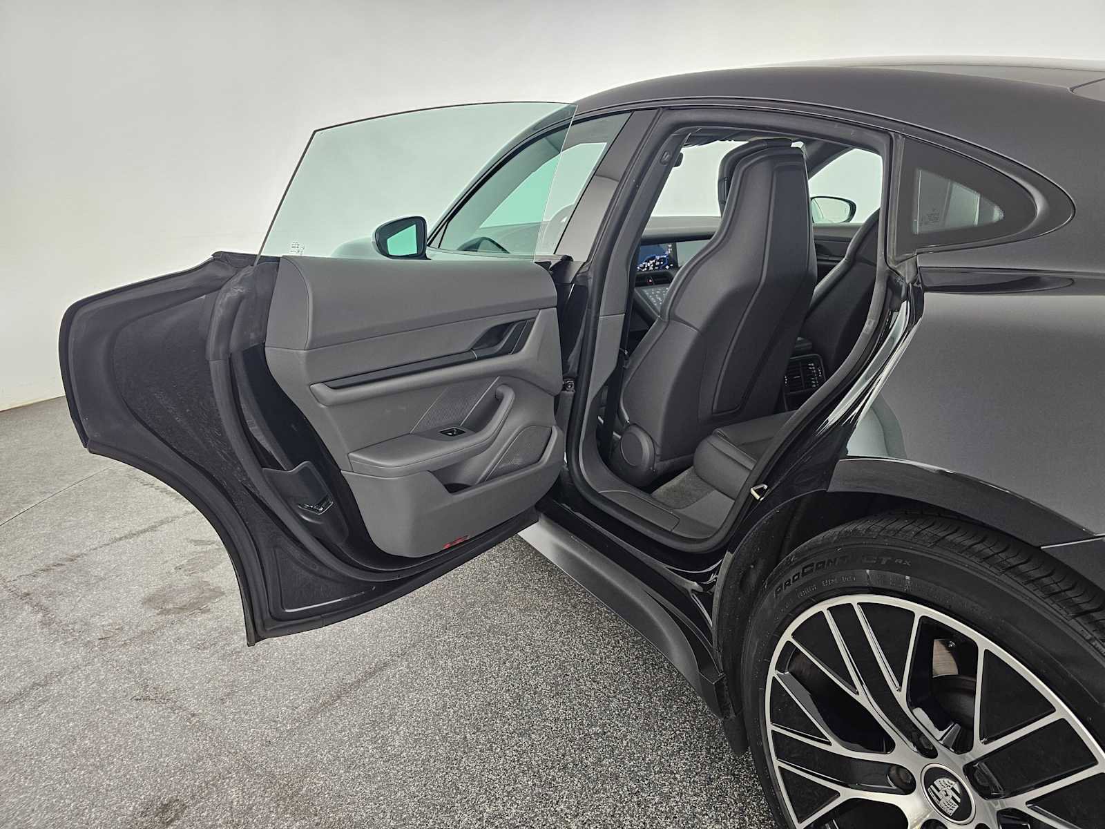 Used 2021 Porsche Taycan image 15