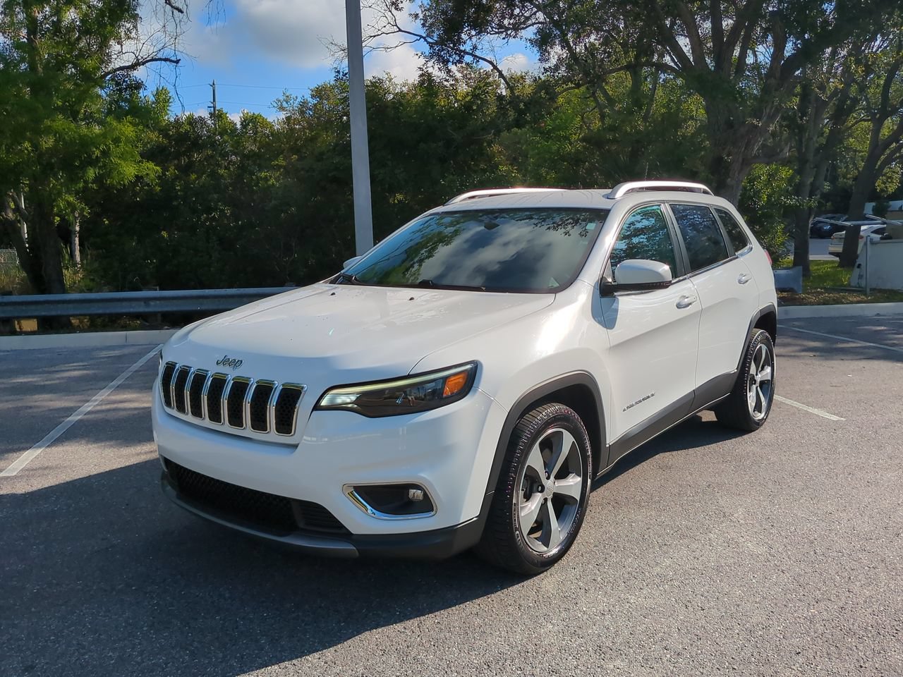 Used 2020 Jeep Cherokee Limited FWD image 1