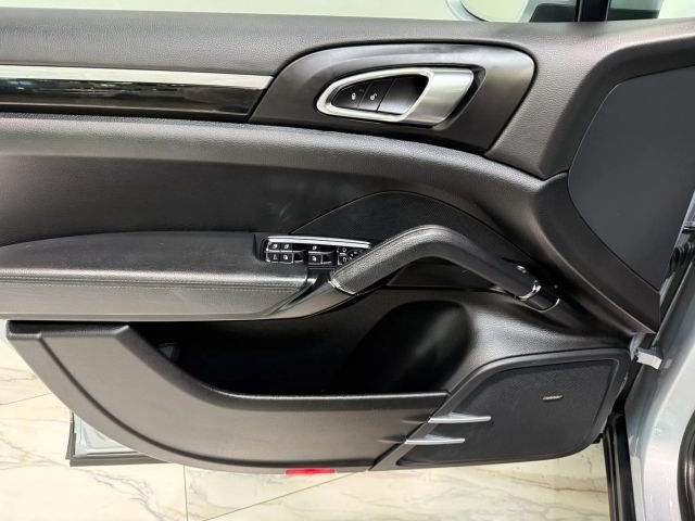 Used 2017 Porsche Cayenne Platinum Edition AWD/4WD image 11