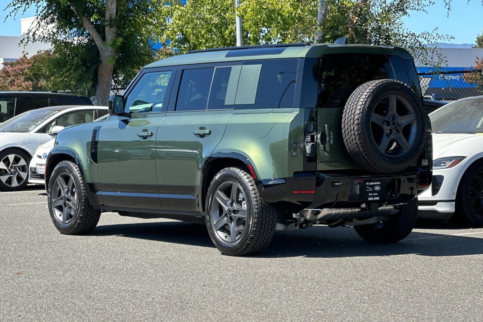 New 2026 Land Rover Defender 110 X-Dynamic SE AWD/4WD image 2