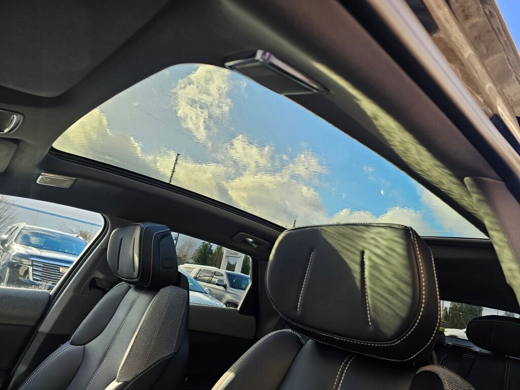 New 2026 Cadillac Optiq Luxury 1 image 28