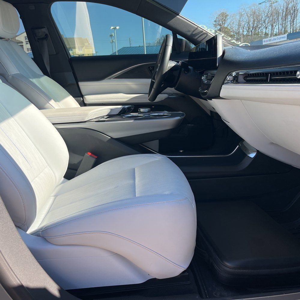 Used 2024 Cadillac Lyriq Luxury image 15