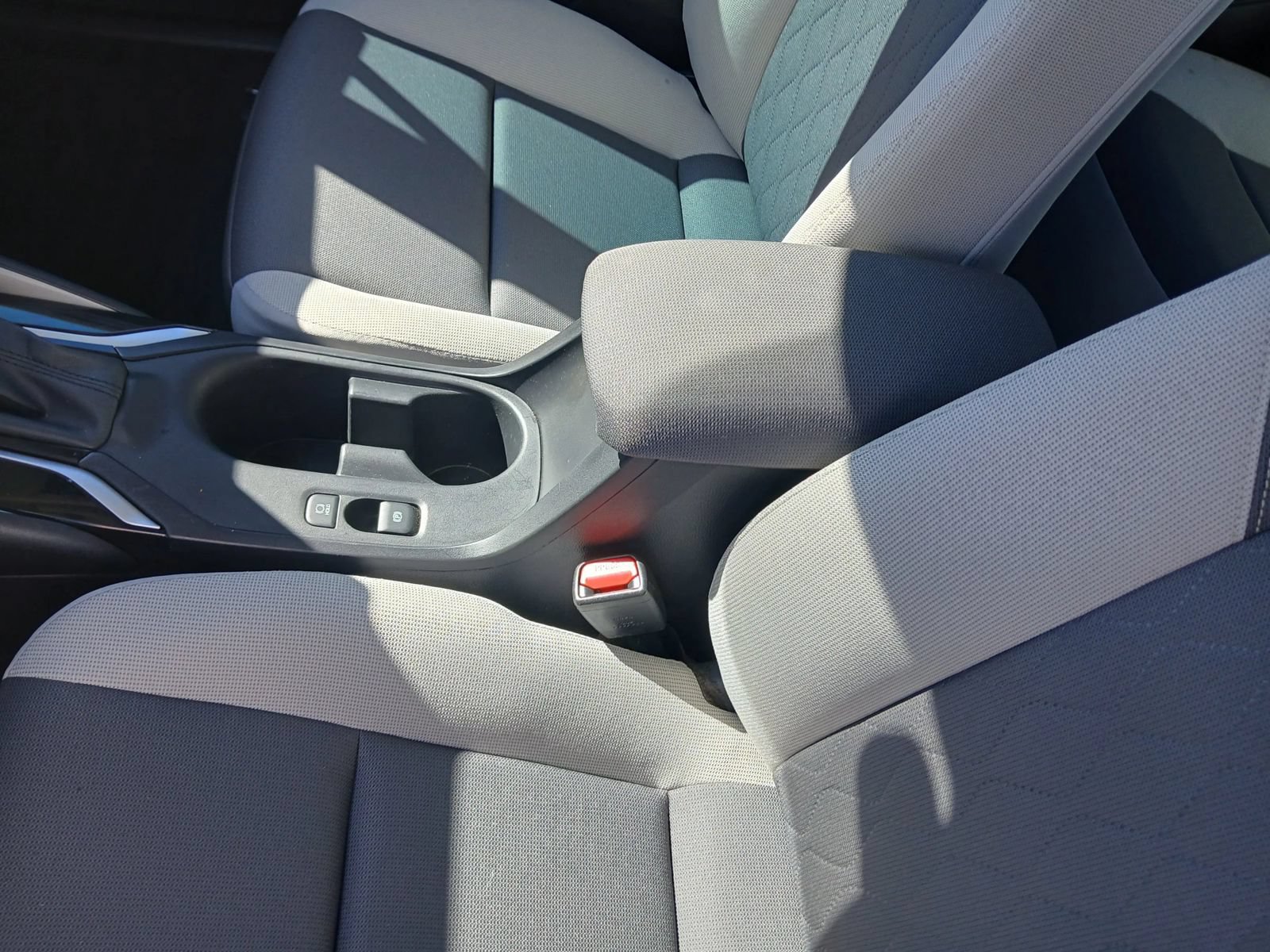 Used 2025 Toyota Corolla LE FWD image 5