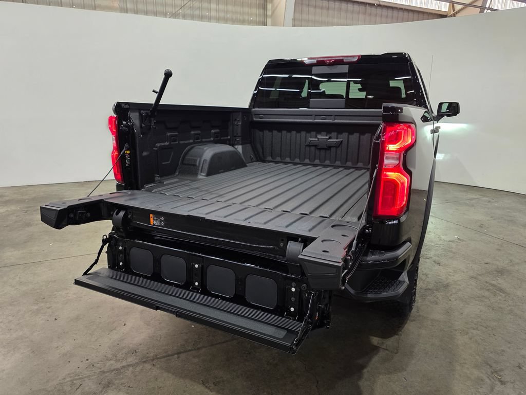 Used 2025 Chevrolet Silverado 1500 ZR2 w/ Technology Package AWD/4WD image 11