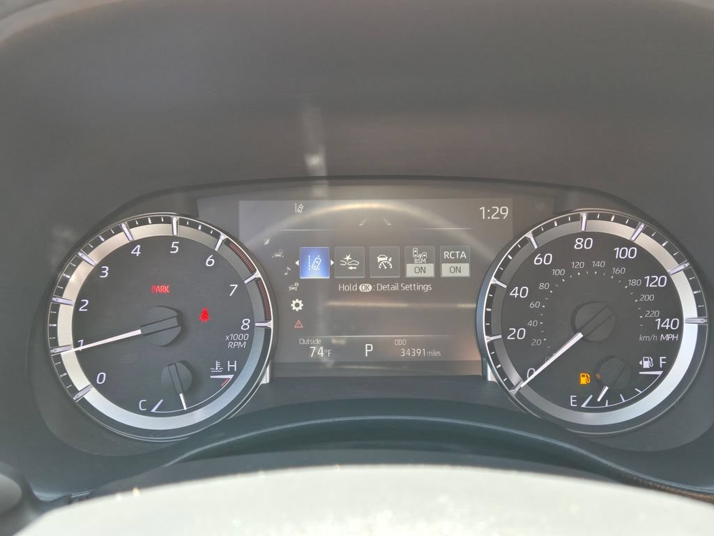 Used 2024 Toyota Highlander LE FWD image 23