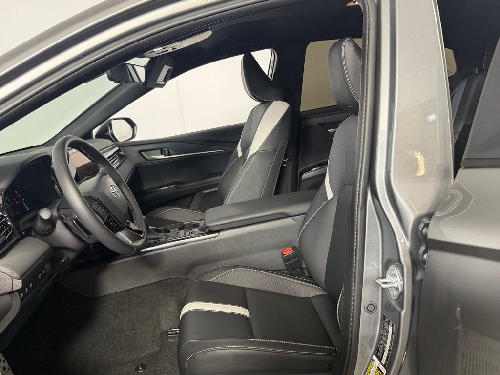 Used 2025 Toyota Camry SE w/ Convenience Package FWD image 23