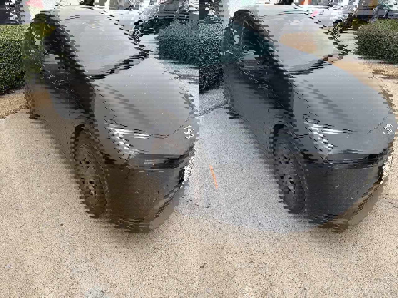 Used 2023 Toyota Prius LE image 2