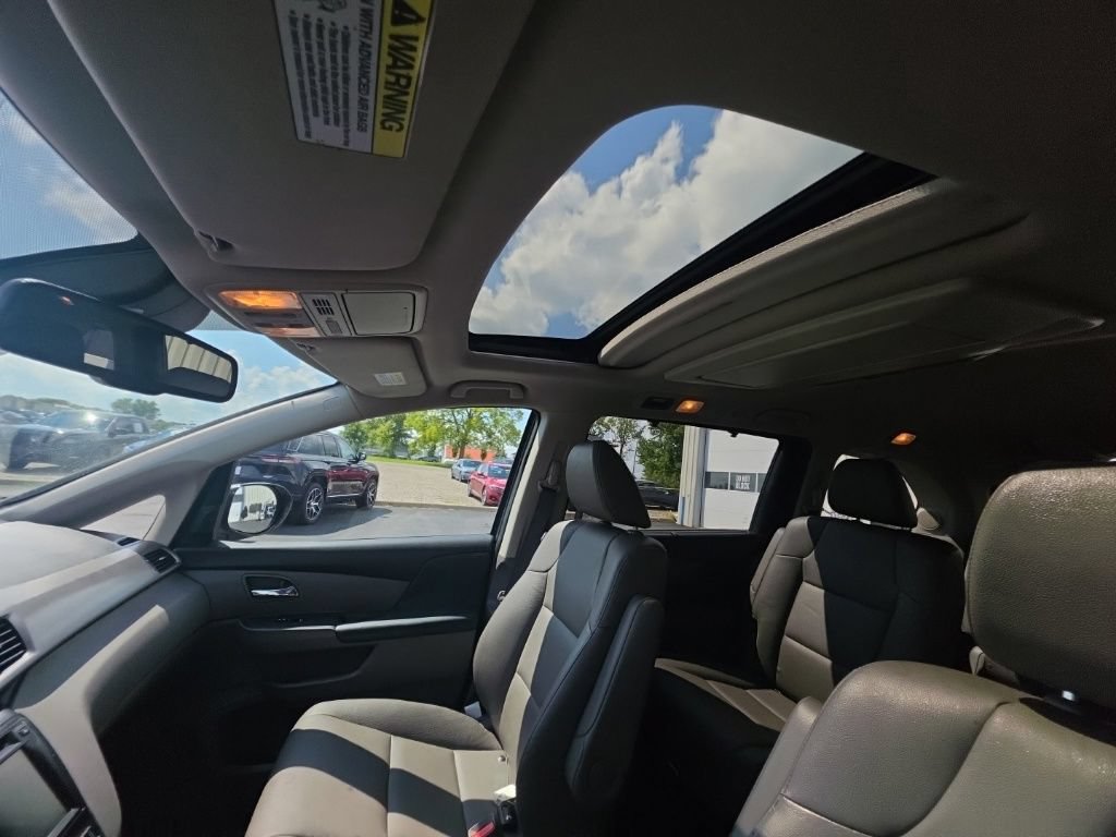 Used 2016 Honda Odyssey Touring Elite image 14