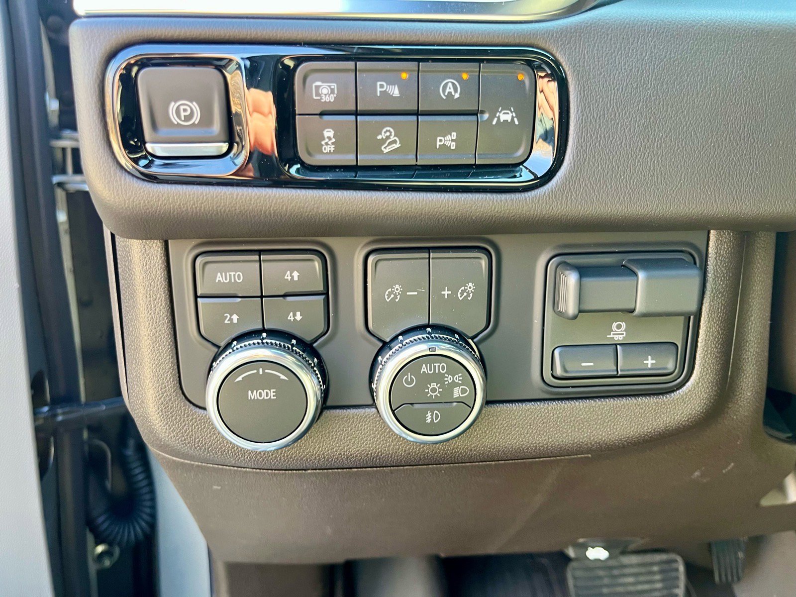 New 2026 GMC Yukon Elevation image 16