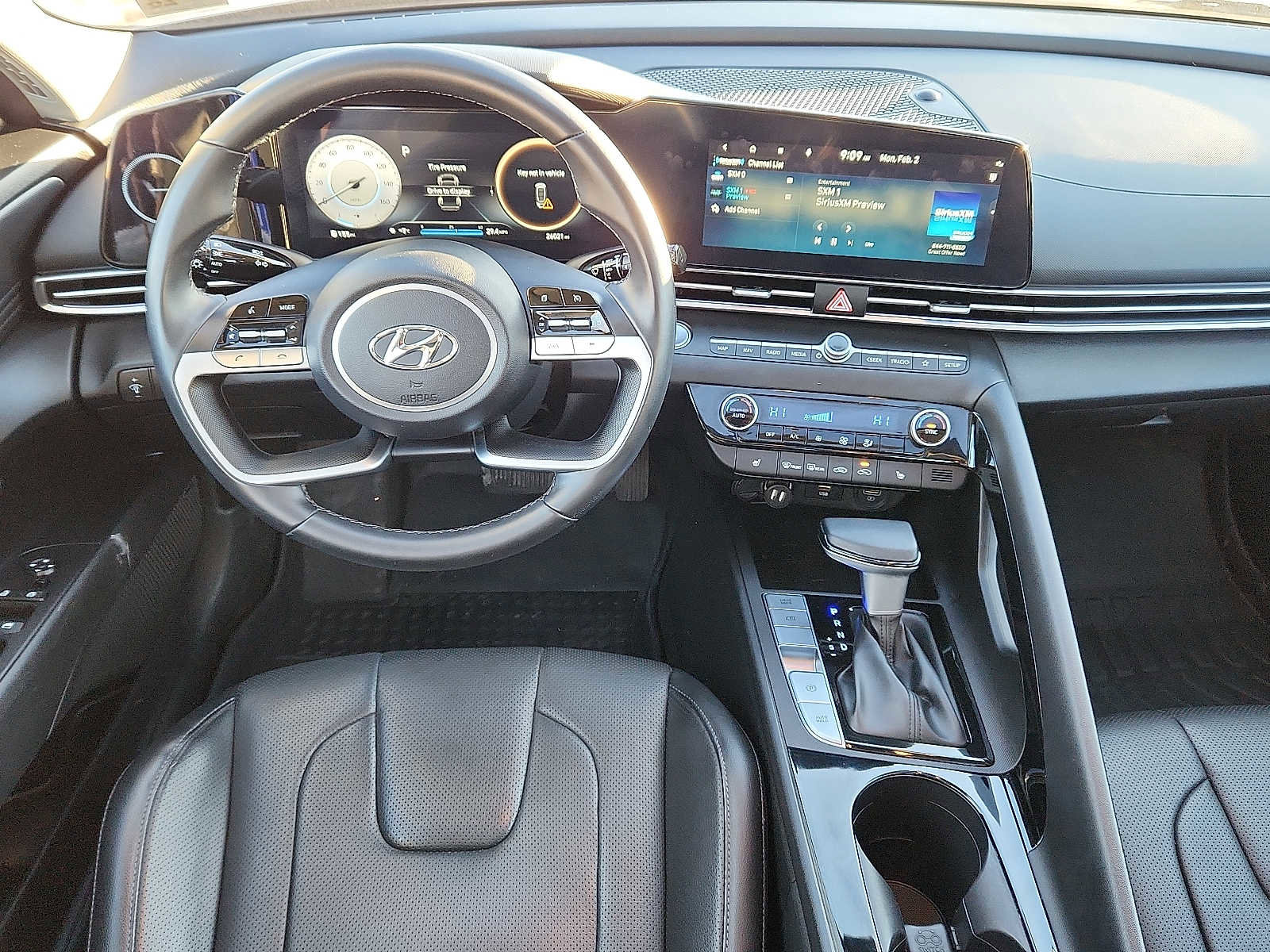 Used 2023 Hyundai Elantra Limited image 11
