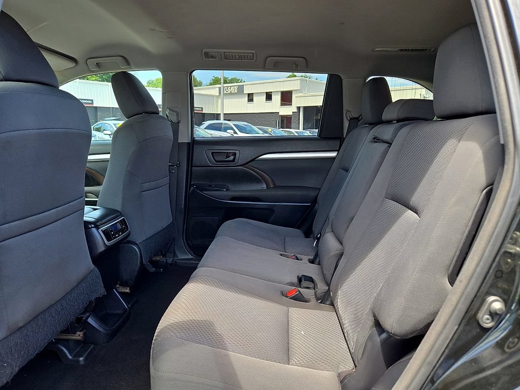 Used 2014 Toyota Highlander LE AWD/4WD image 12